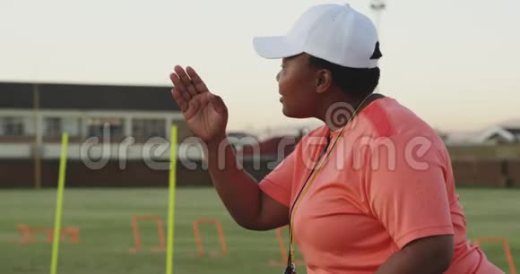 青年女子橄榄球队教练员培训视频的预览图