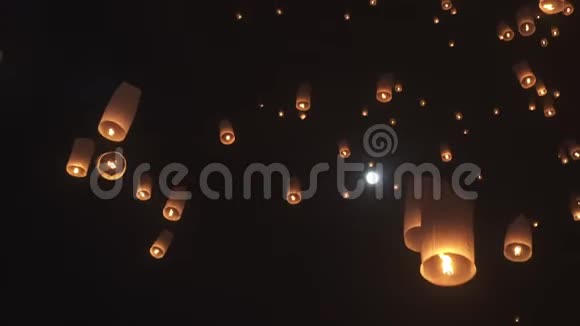 泰国清迈的元宵节灯会视频的预览图