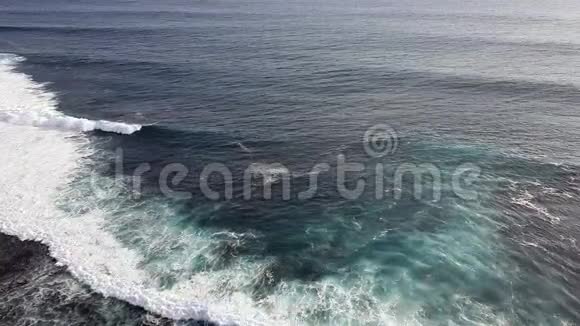 海洋美丽的波浪视频的预览图