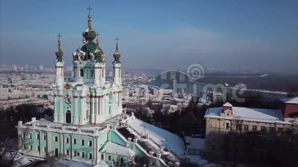 圣安德鲁教堂的空中天桥视频的预览图