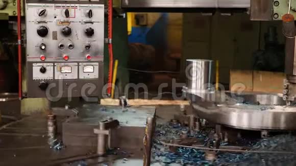 工厂高精度加工金属控制面板数控机床视频的预览图