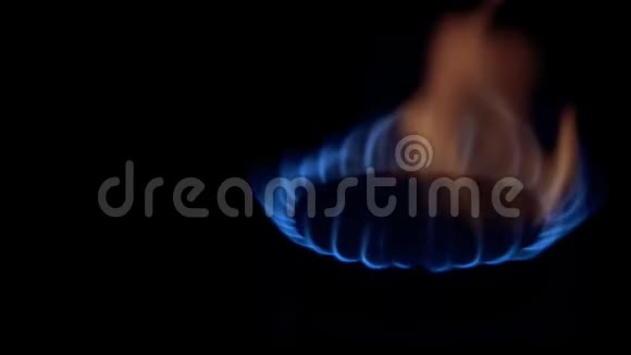 燃烧气体蓝火厨房煤气灶视频的预览图
