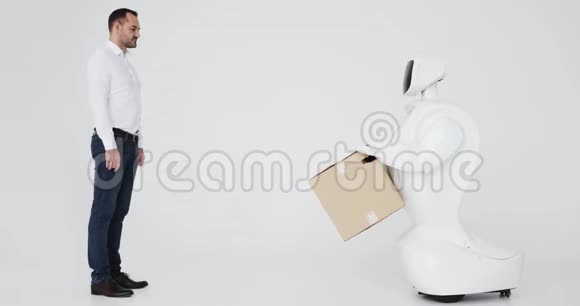 机器人运送包装盒今天的控制系统现代机器人技术人形自主机器人视频的预览图