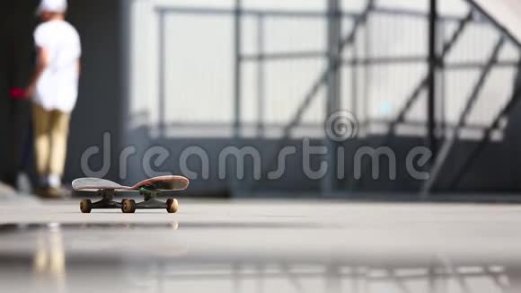 滑板在滑板公园里视频的预览图