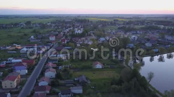 小镇的鸟瞰图视频的预览图