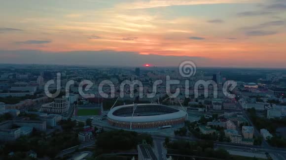 明斯克贝拉鲁斯五月2019年空中无人机拍摄市中心迪纳莫体育场和体育物体从上面视频的预览图