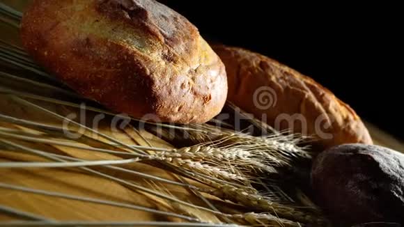 自制面包和麦穗视频的预览图