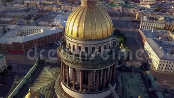 空中观景圣彼得堡伊萨基耶夫广场伊萨基夫斯基大教堂视频的预览图