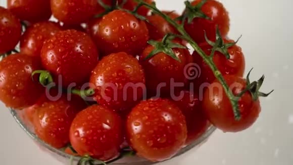玻璃碗里的番茄视频的预览图