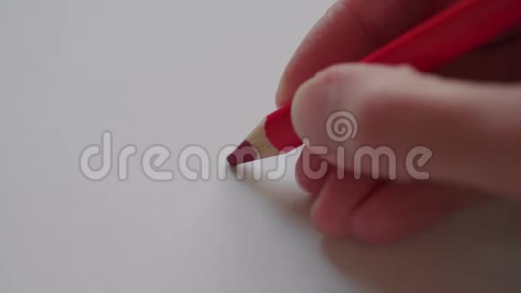 用红铅笔画小心情人节视频的预览图