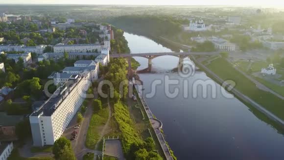 基洛夫斯基大桥横跨西德维纳河视频的预览图