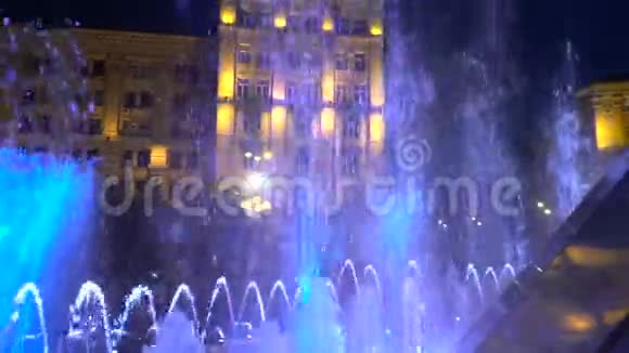 夜间喷泉喷雾全高清视频视频的预览图