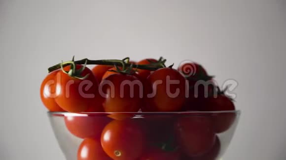 玻璃碗里的番茄视频的预览图