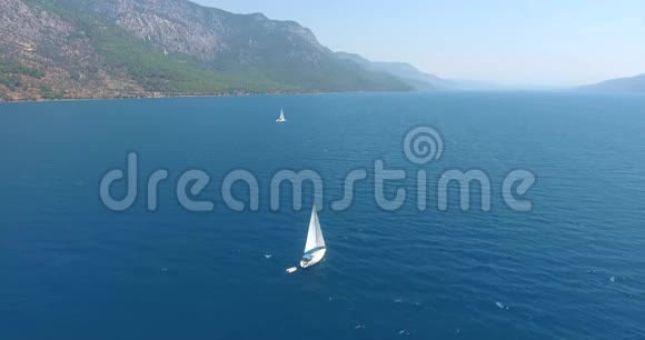 帆船在Gokova海湾土耳其巡航视频的预览图