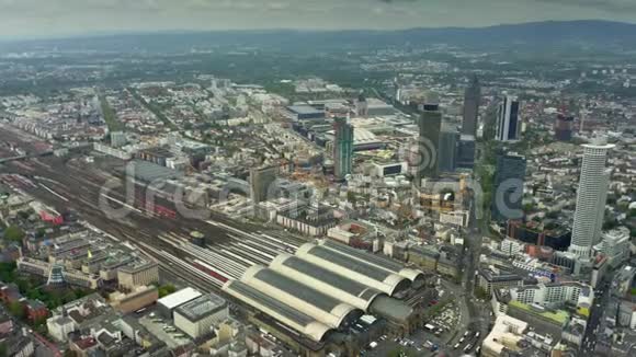 德国法兰克福中央火车站的鸟瞰图视频的预览图