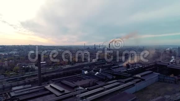 城市冶金工厂鸟瞰图视频的预览图