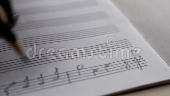 音乐家或作曲家手写歌或音乐作品视频的预览图