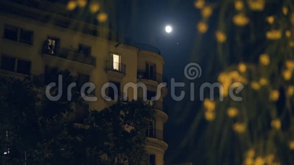 平静的夜晚在西班牙城市巴塞罗那视频的预览图