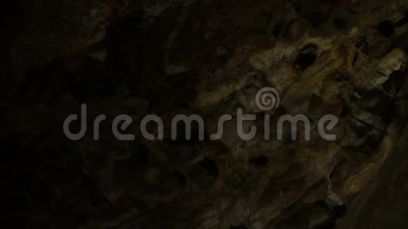 洞穴的墙壁特写视频的预览图
