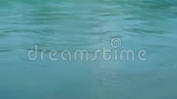 蓝色的水纹河流模式背景视频的预览图