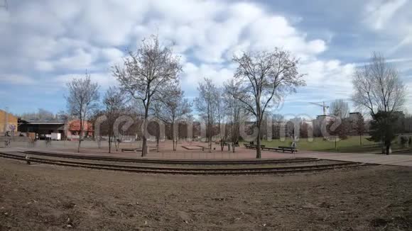 时间流逝德国柏林的公共格里斯德雷克公园视频的预览图