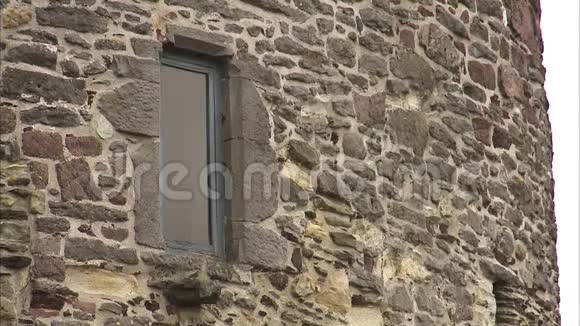 砖房的窗户视频的预览图