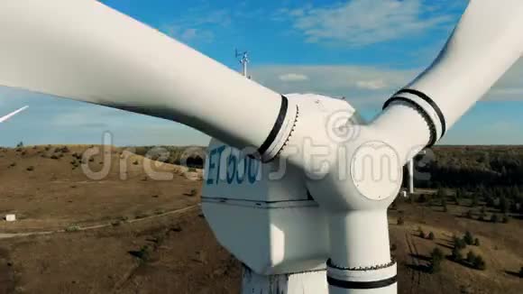 专用风力涡轮机工作可再生能源概念视频的预览图