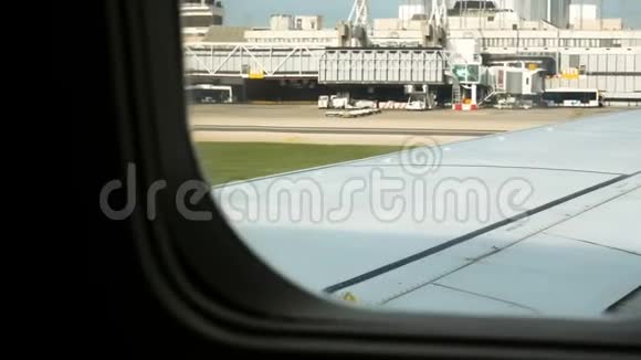 客机即将起飞里斯本机场视频的预览图