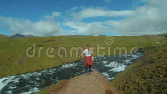 冰岛的时髦旅行者视频的预览图