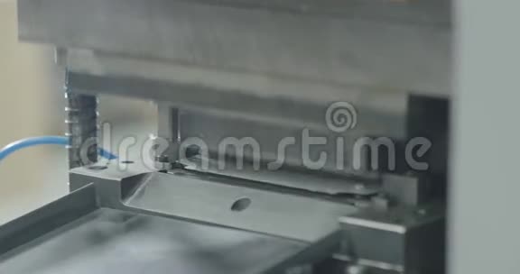 金属折弯机生产线视频的预览图