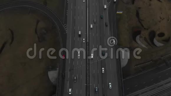 城市主要道路的俯视图道路交叉口的俯视图摄像机从路口到视频的预览图