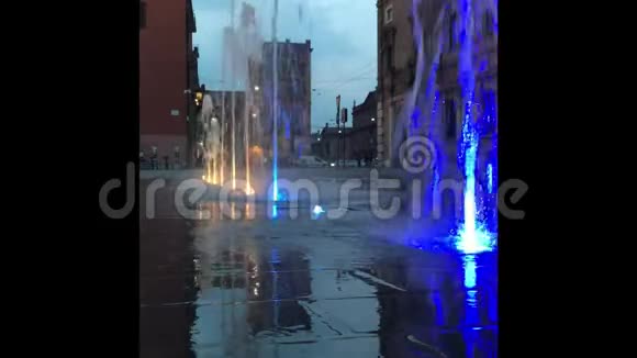 15102018莫迪纳罗马莫迪纳广场意大利陆军军事学院前的灯光和喷泉视频的预览图