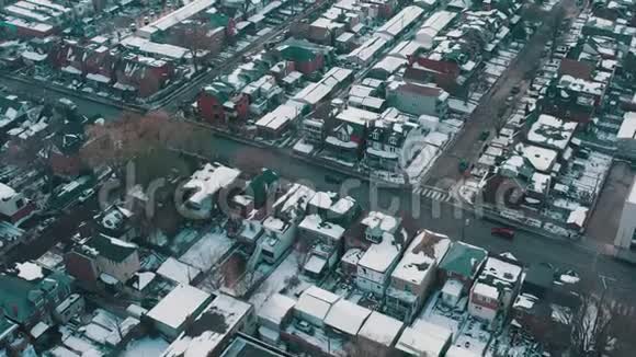 在降雪后拍摄了多伦多附近的飞机视频的预览图