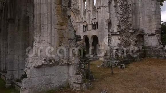 法国诺曼底朱米热斯修道院的后修复体视频的预览图