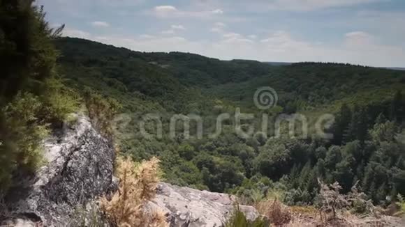 法国诺曼底Oetre岩石全景PAN视频的预览图