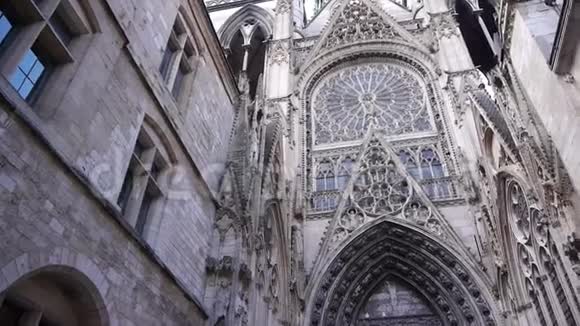 法国诺曼底的鲁昂大教堂小巷视频的预览图