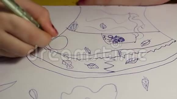 一个孩子画画视频的预览图