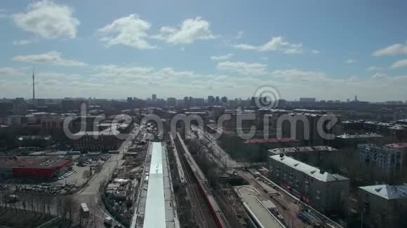 莫斯科空中景色火车横越城市俄罗斯视频的预览图