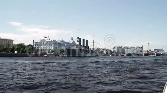 城市里的老战舰视频的预览图