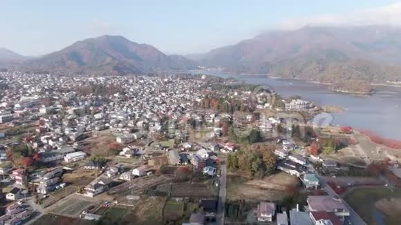 日本富士高地和川口湖郊区视频的预览图