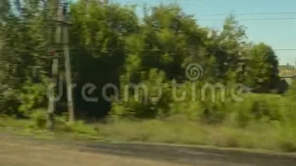乘火车和小镇经过视频的预览图