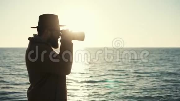 海洋表面背景相机摄影师剪影视频的预览图