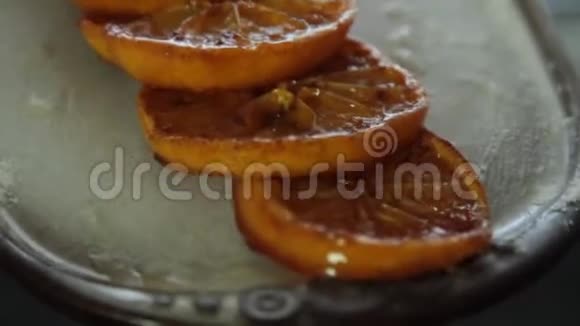 焦糖橙子巧克力慕斯和橙色果冻视频的预览图