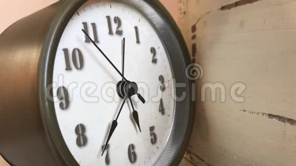 莫迪纳闹钟用手时间在流逝视频的预览图