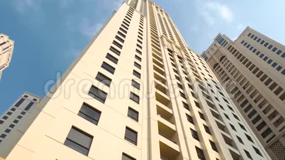 迪拜阿联酋迪拜的摩天大楼迪拜的摩天大楼迪拜高层公寓楼视频的预览图