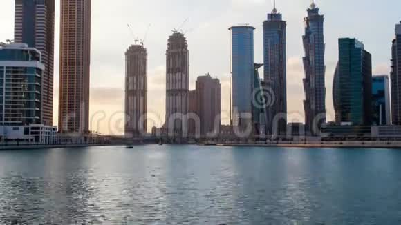 摩天大楼时间流逝迪拜日落视频的预览图