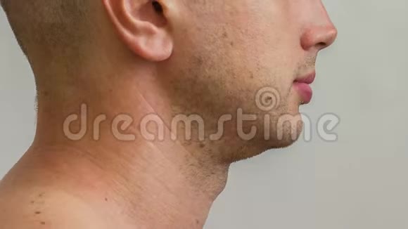 年轻白种人的男性侧脸留胡子视频的预览图
