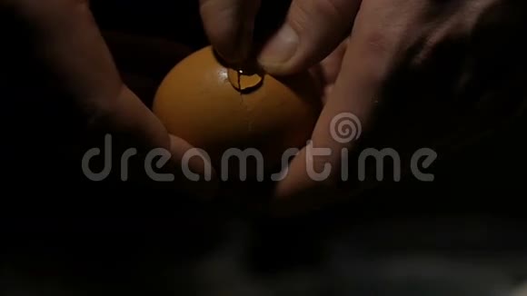 一个人的蛋视频的预览图