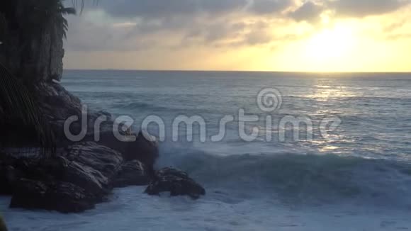 塞舌尔印度洋上夕阳西下视频的预览图