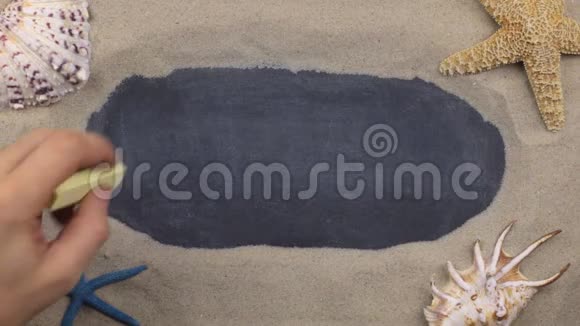 用粉笔书写的字CYPRUS在贝壳和星星之间上景视频的预览图